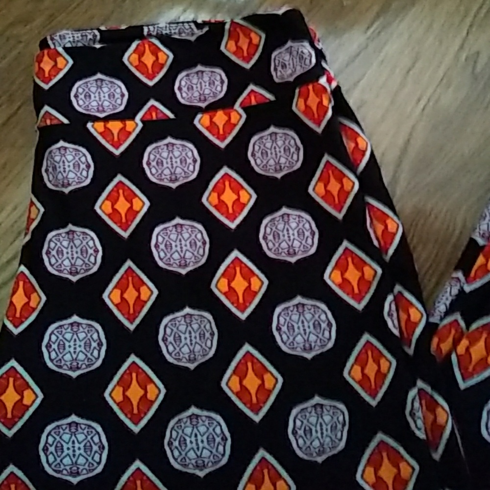 LulaRoe TC purple patterb leggings NWOT